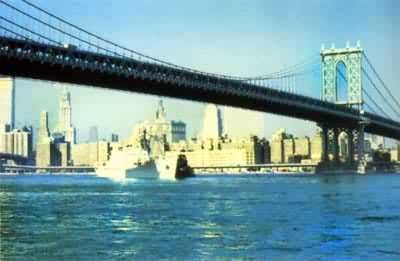 美国布鲁克林桥，近代史上著名的城市悬索桥，主跨487米，1883年建成